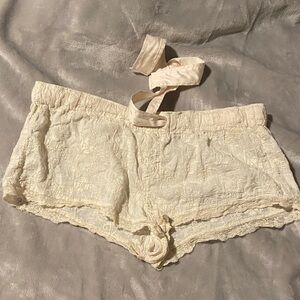 Vintage A&F Elegant Cream Lace Women's Sleep Shorts